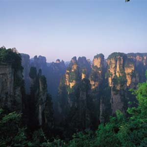 單獨(dú)成團(tuán)N線：張家界、天子山、寶峰湖、猛洞河漂流、鳳凰古城四晚五日湘西全景游